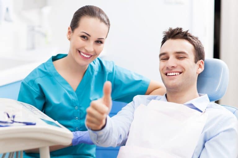 מה חשוב לדעת לפני שבוחרים רופא להשתלת שיניים