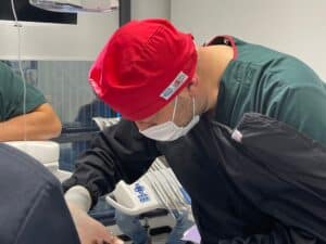 ניתוח להשתלת  שתלים עיבוי עצם והוצאת ממברנה שצמודה לסינוס בטורקיה